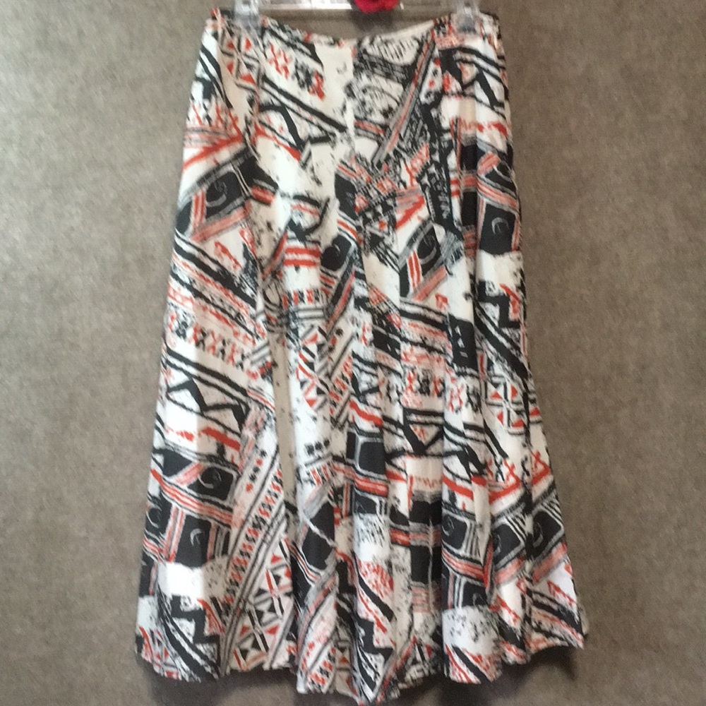 NWOT JONES N Y SZ 4. ABSTRACT TRIBAL PATTERN.